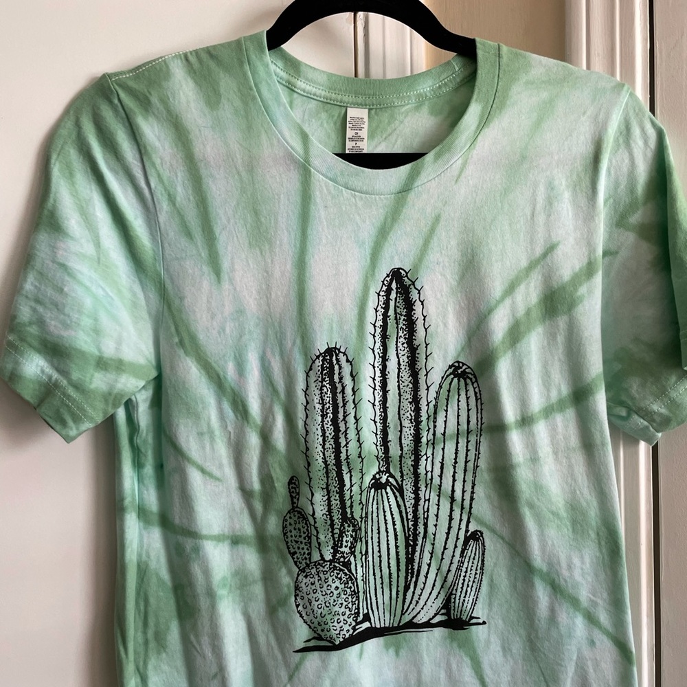 NWOT cactus tie dye top